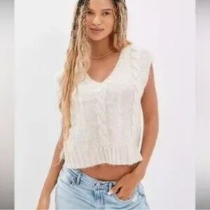 $ 12 for 3 Women's White Cable Knit Sleeveless Top